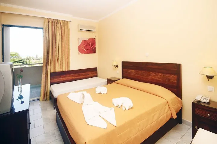 ROSELANDS HOTEL BUNGALOWS 4/43