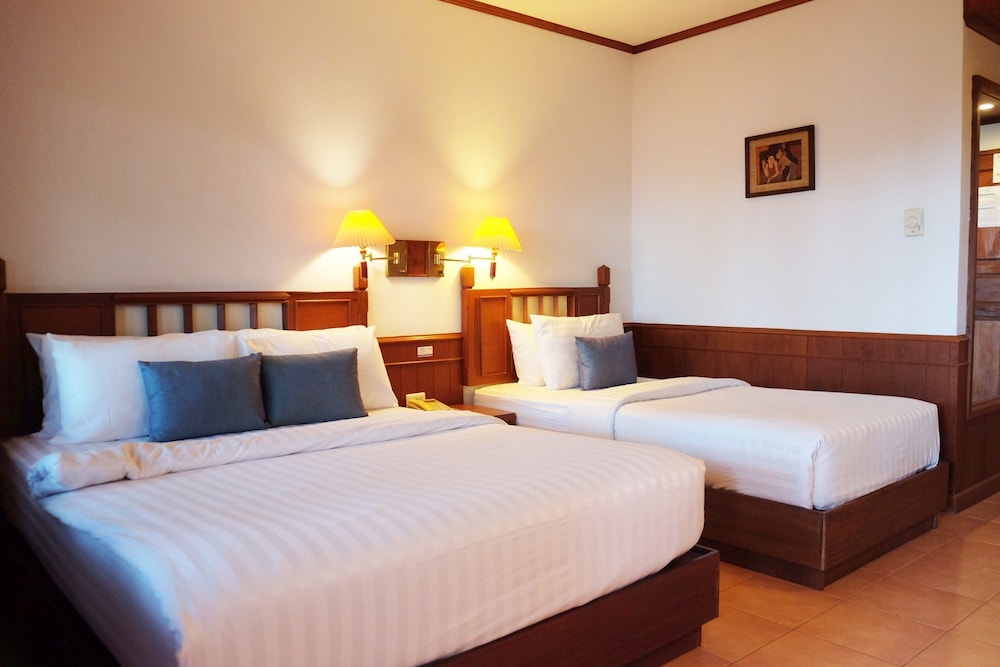 Coral Cliff Beach Resort 15/70