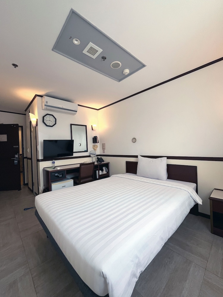 ROOM, SINGLE, SMOKING
