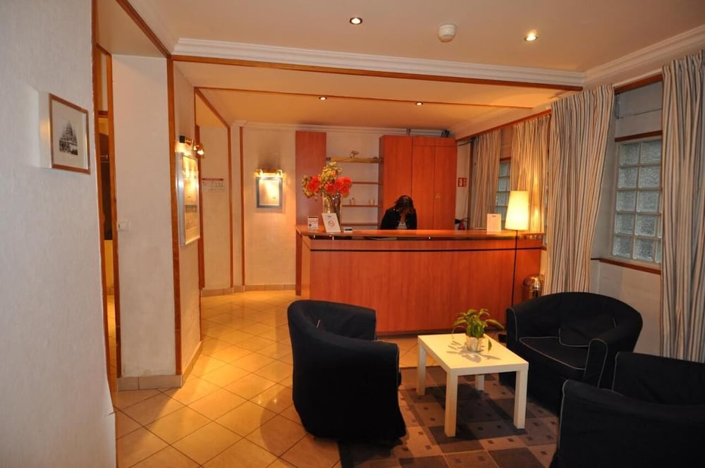 Merryl Hotel 6/43