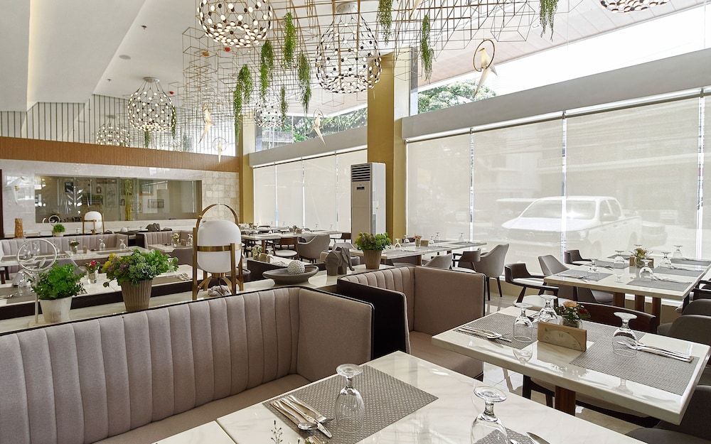 J7 Hotel Plaza 27/33