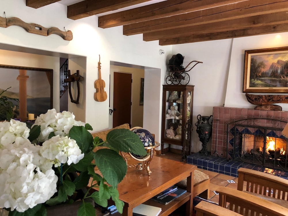 Villa Rosa Inn 58/78