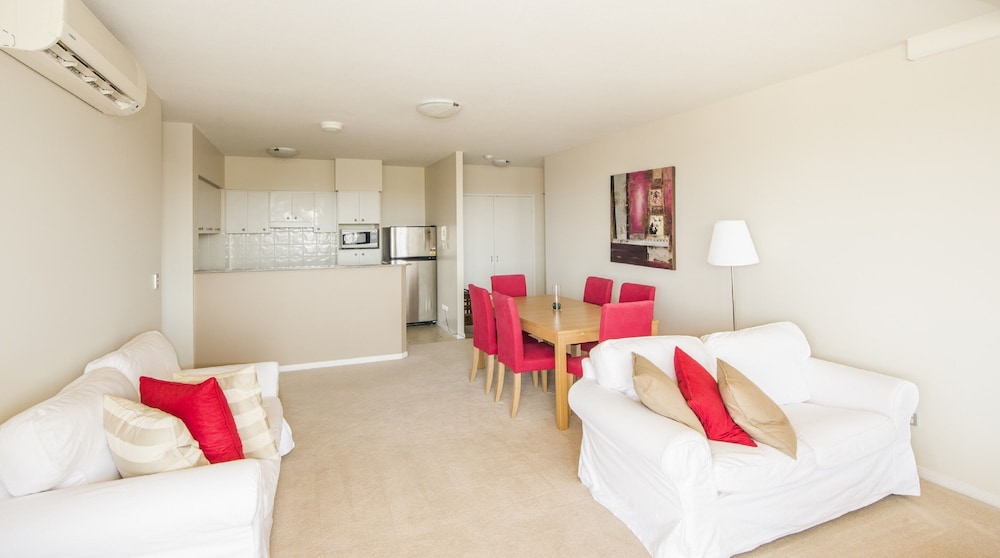 The Oasis Apartments 29/66