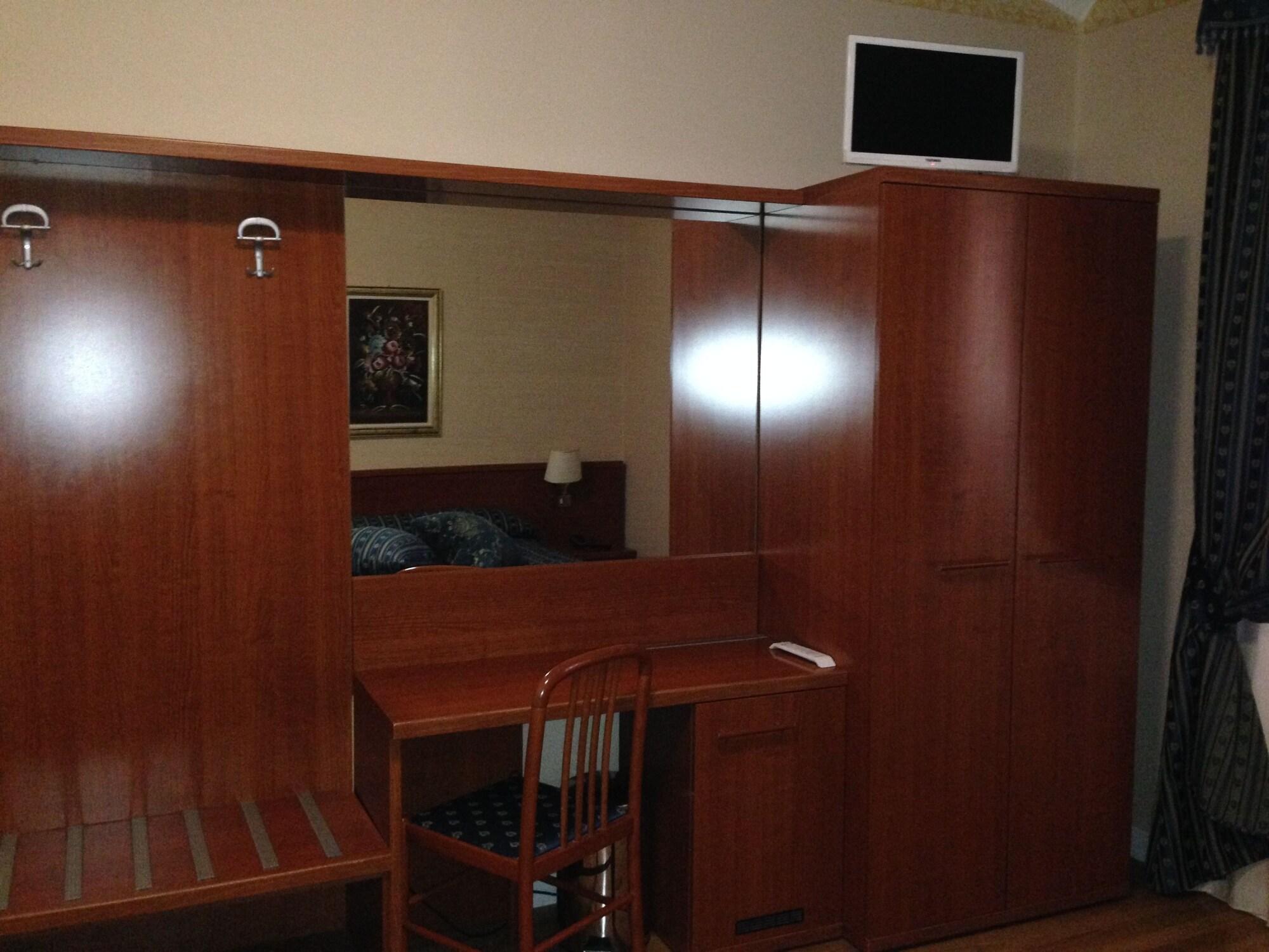 Hotel Fenicia 2/49