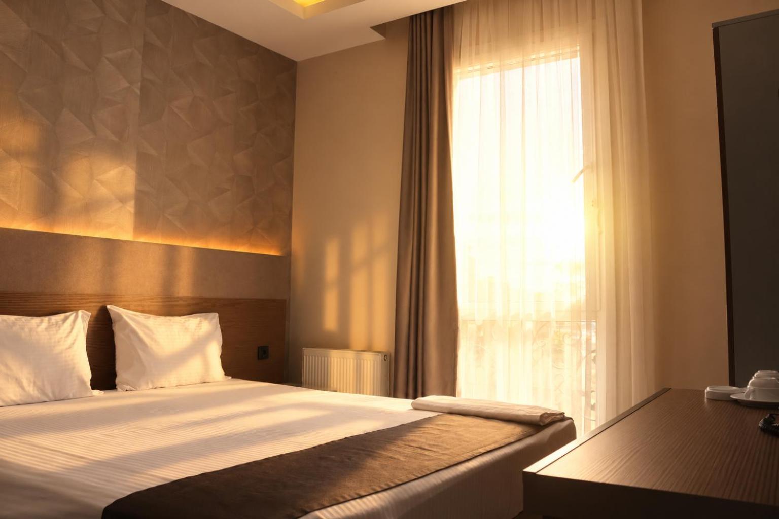 Yeni, Economy, Queen Bed