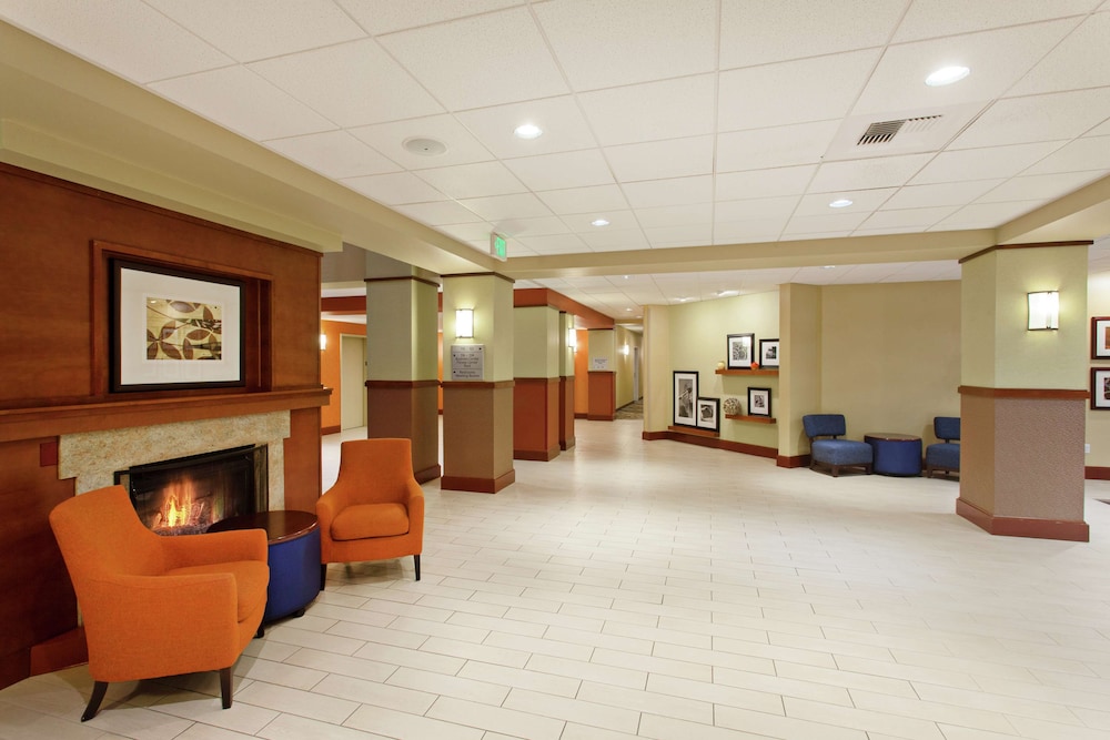 Hampton Inn and Suites Seattle-Airport/28th Ave 5/31