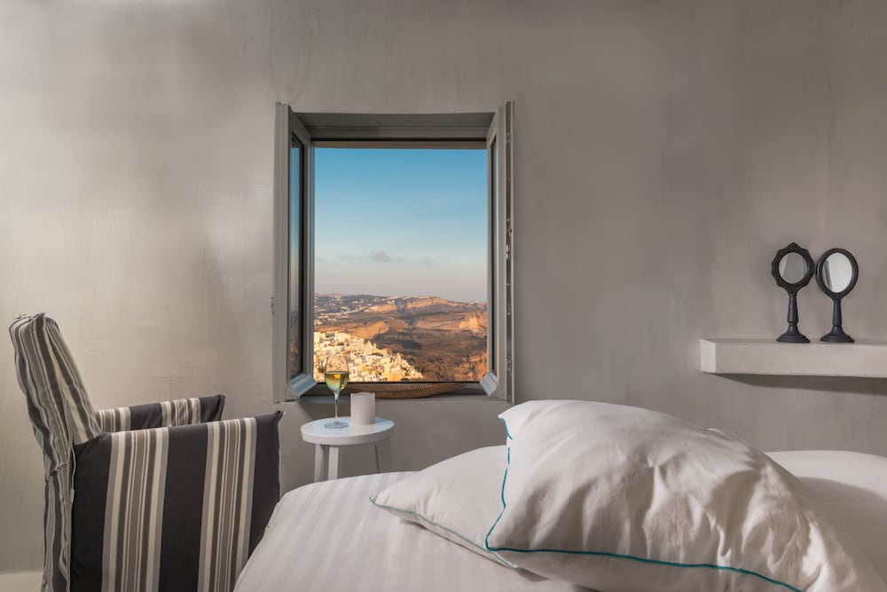 Mythical Blue Luxury Suites 15/50