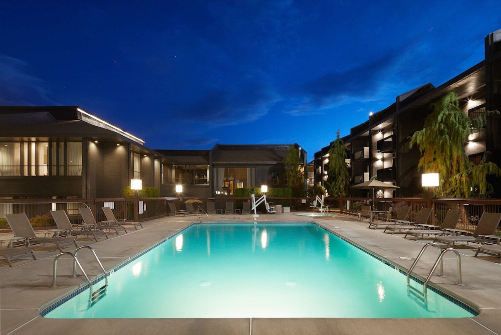 Red Lion Hotel Wenatchee City Center 1/28