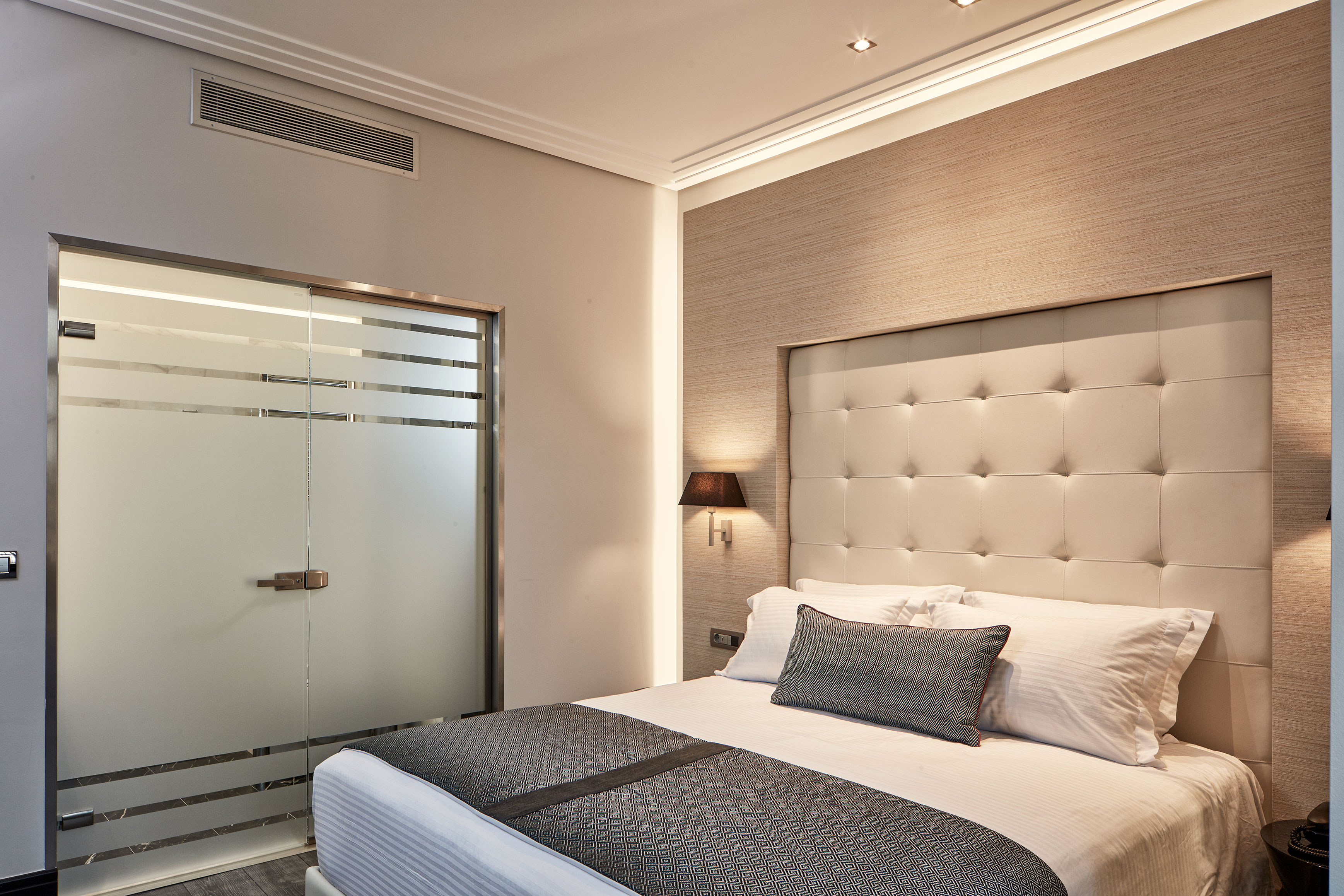 JUNIOR SUITE CITY VIEW OR COURTYARD VIEW BALCONY