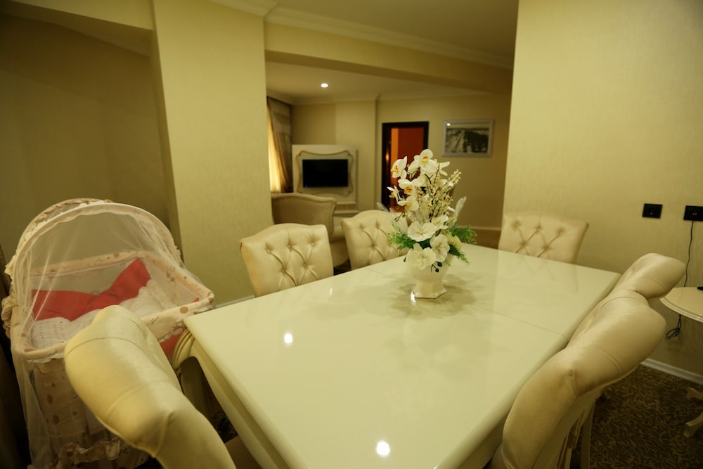 Prestige Hotel 24/49
