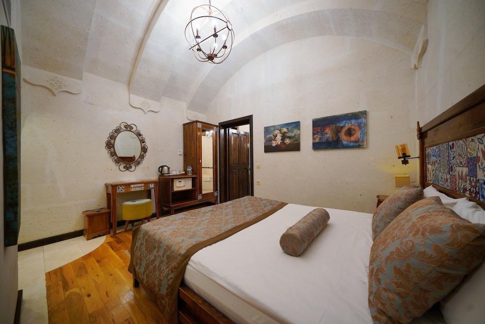HONEYMOON, SUITE