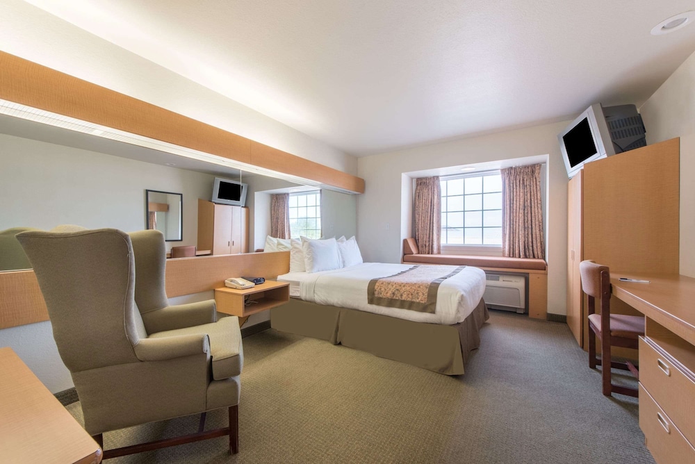 غرفة قياسية بسرير كوين، Microtel Inn & Suites by Wyndham Altus 2/3