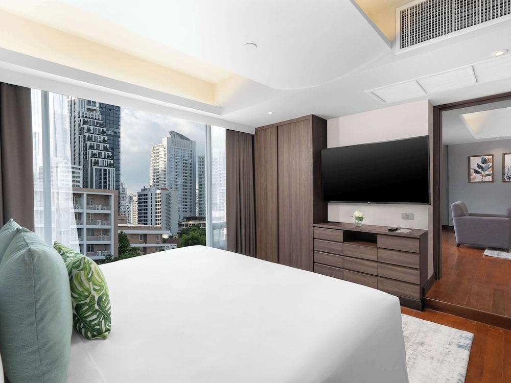 EXECUTIVE, SUITE, KING BED