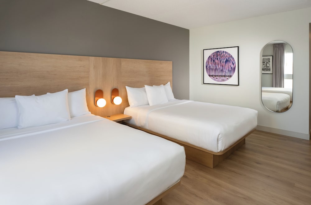 STANDARD, 2 QUEEN BEDS