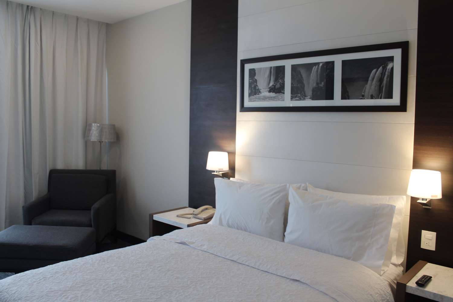 Room, Queen Bed, City View