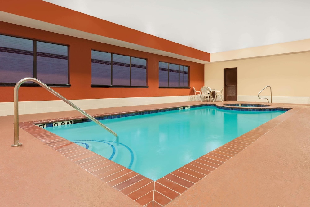 Days Inn By Wyndham Kemah 4/56