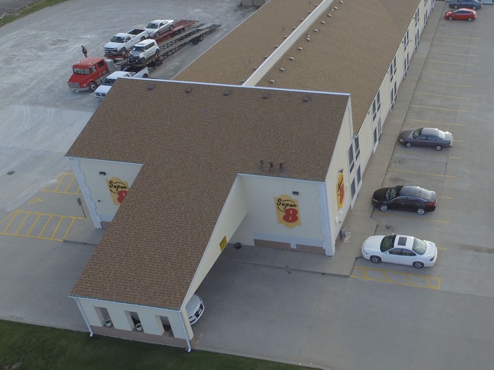 Super 8 by Wyndham Lincoln IL 38/44