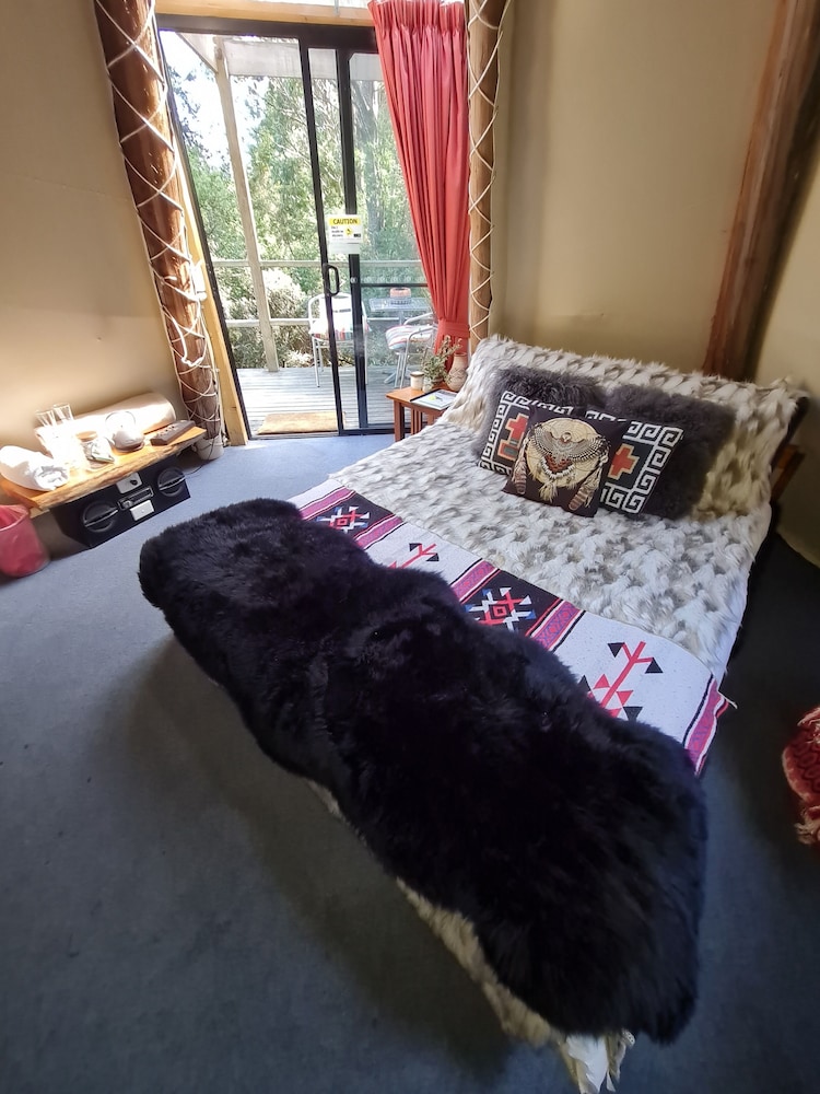 HUON BUSH RETREATS 25/50