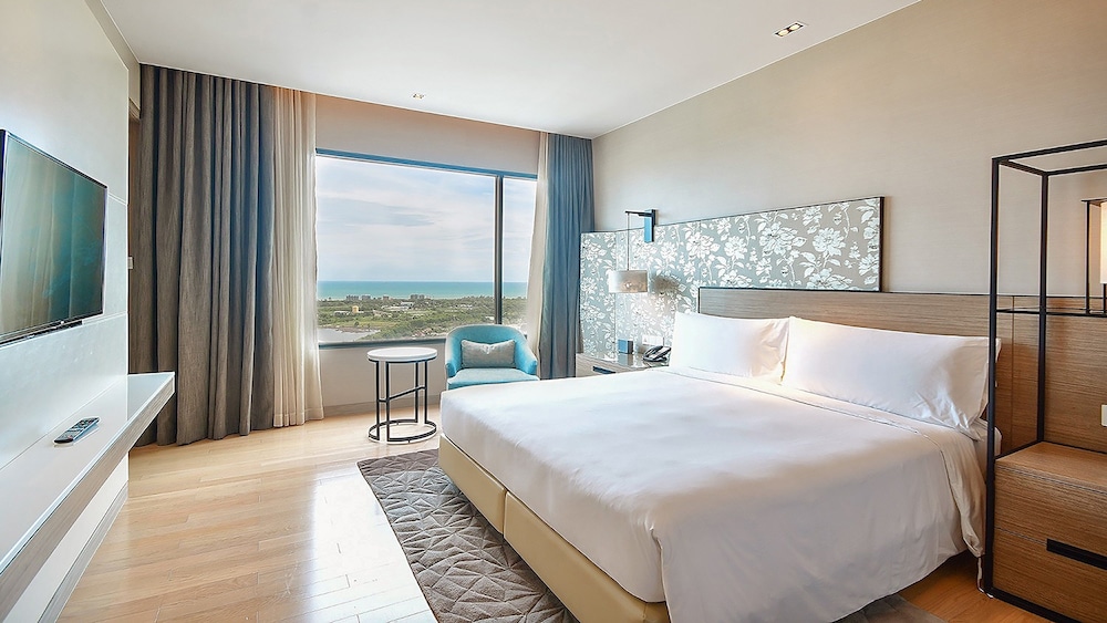 Holiday Inn & Suites Rayong City Centre in RAYONG