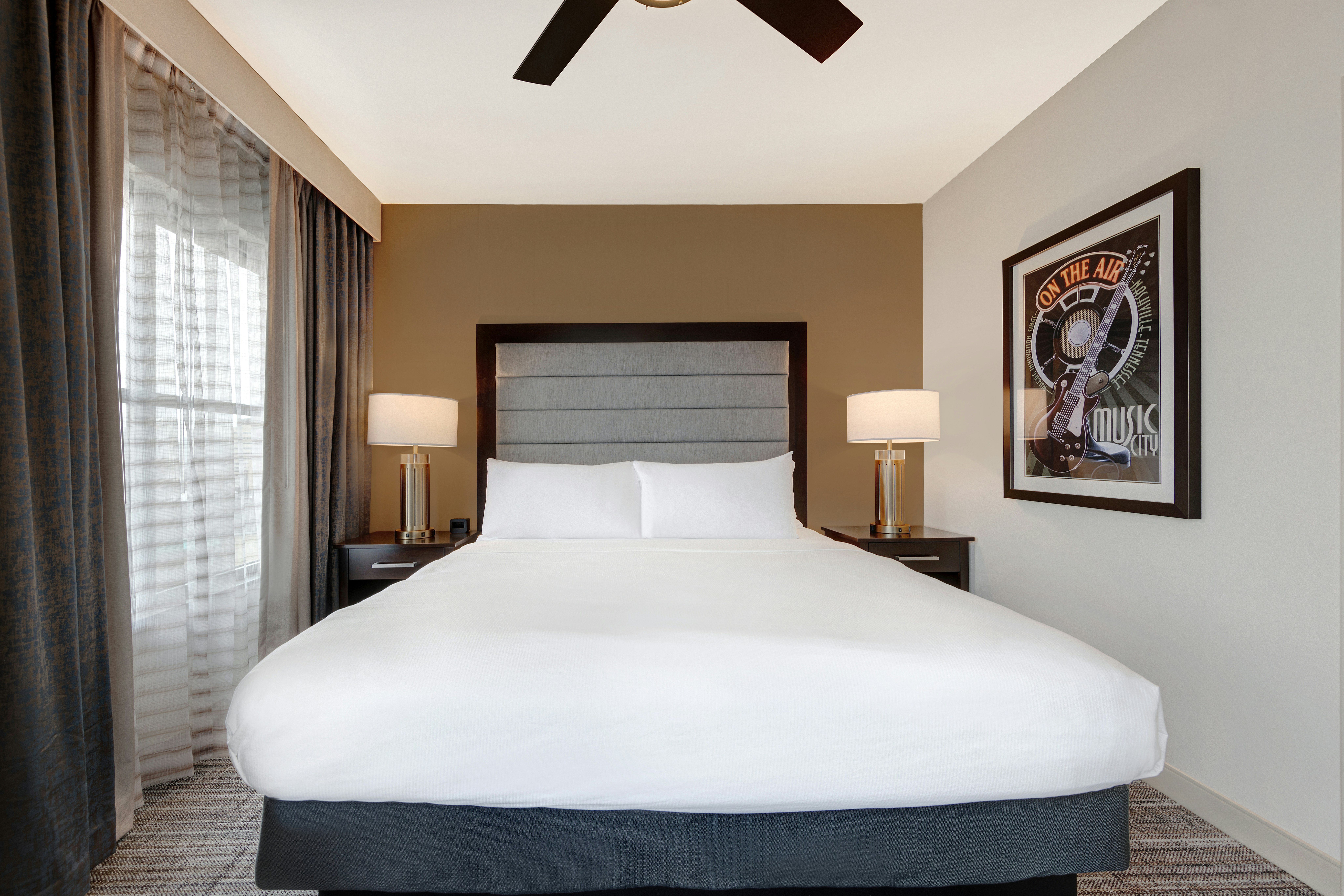 STUDIO, SUITE, KING BED