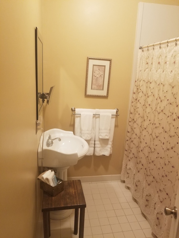 The Carriage Inn B&B 45/48