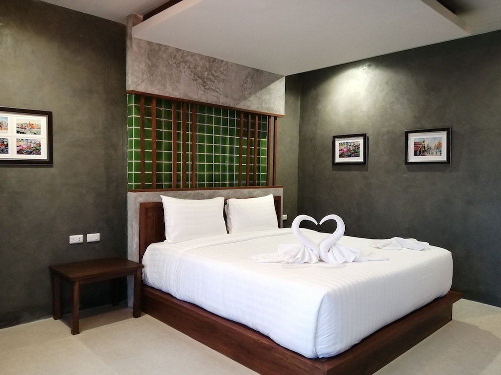 SUPERIOR, KING BED