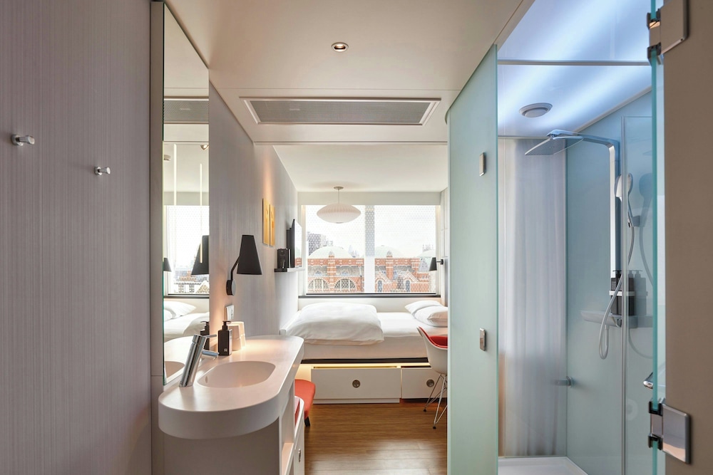 غرفة بريميوم بسرير كينج بإطلالة، citizenM London Victoria Station 8/10