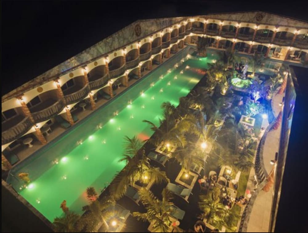 Roman Empire Panglao Boutique Hotel 3/50