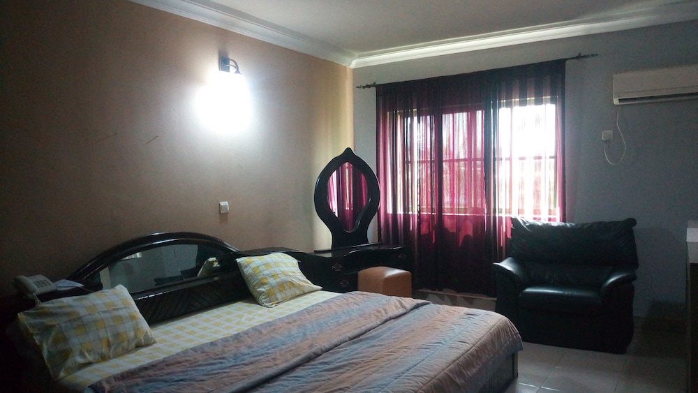 DELUXE, DOUBLE BED