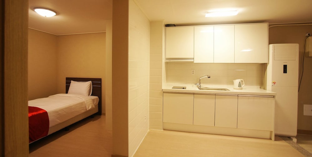Hotel Joy 11/49