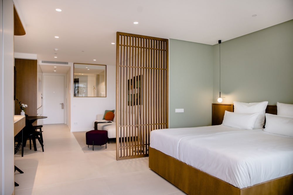 Classic, Studio, Queen Bed, Garden View, 2 Balconies, Terrace