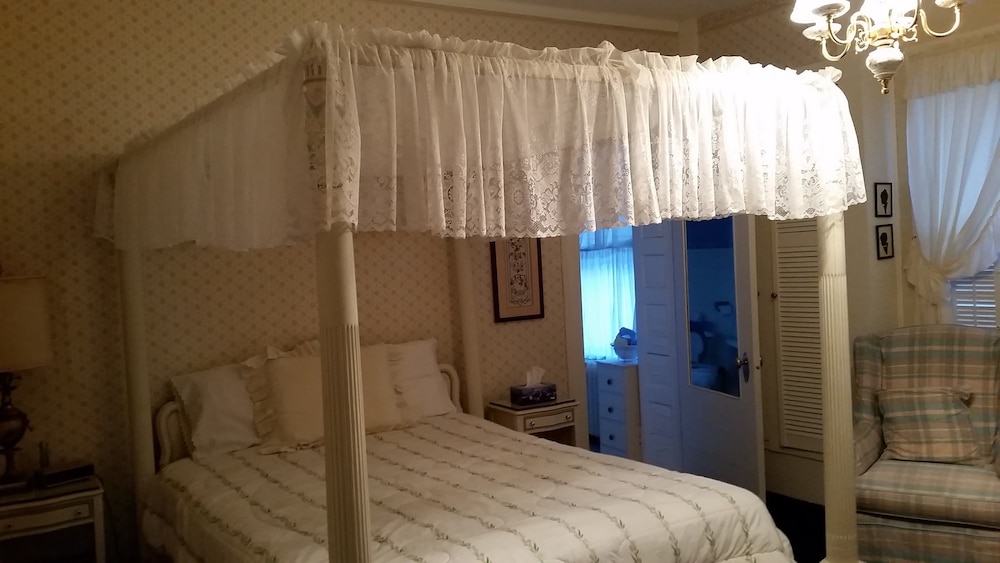 Victorian Inn Bed and Breakfast 10/29