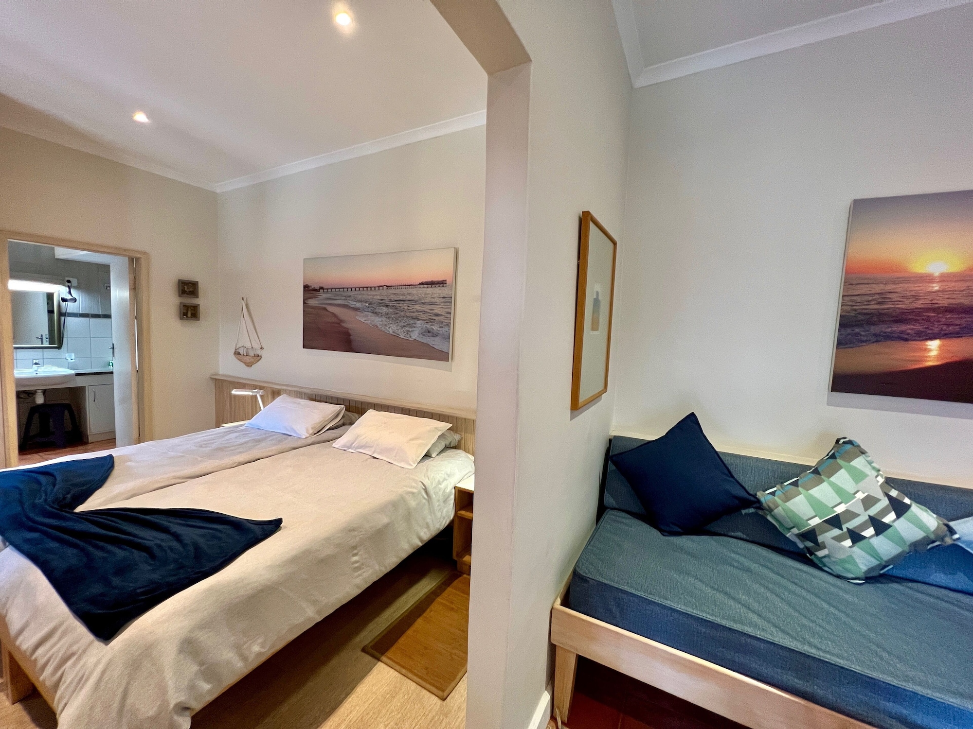 COMFORT, TWIN BEDS