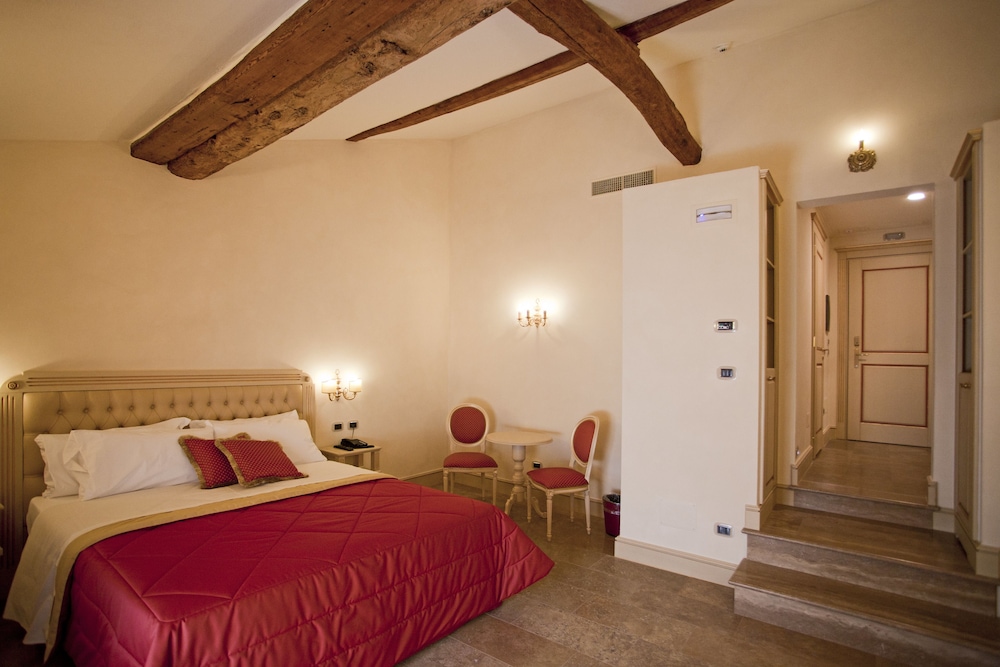 Hotel Cavour 12/49