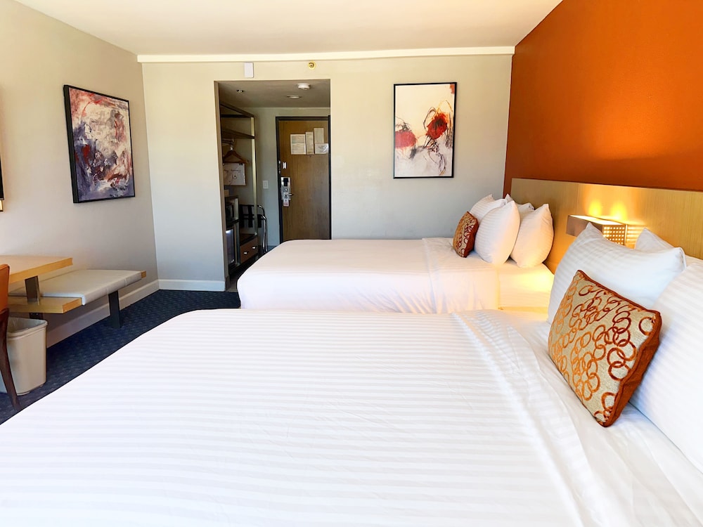 غرفة بسريرين كوين، Lincoln Hotel Monterey Park Los Angeles 4/10