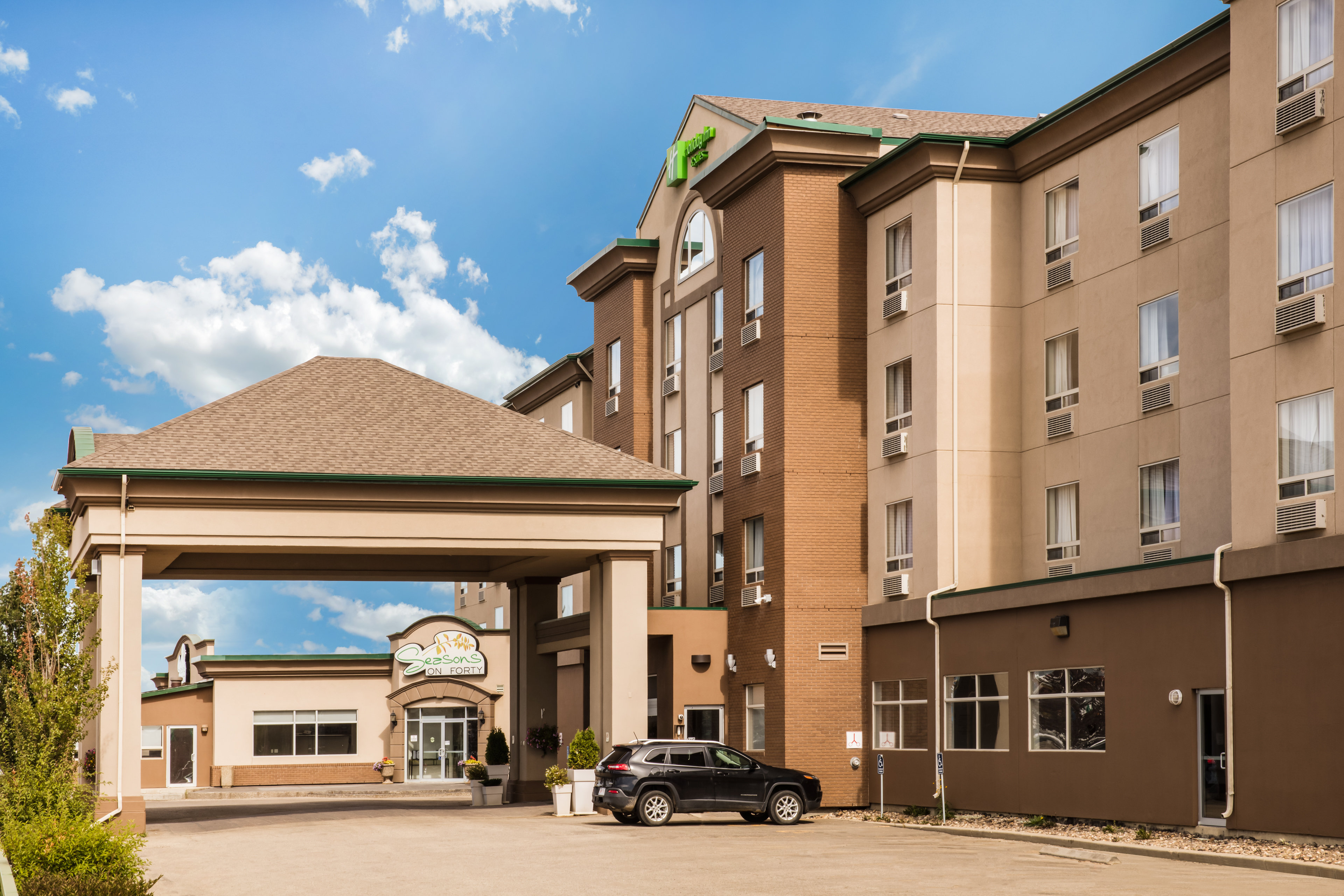 Holiday Inn Suites Grande Prairie Conference Ctr 38/41