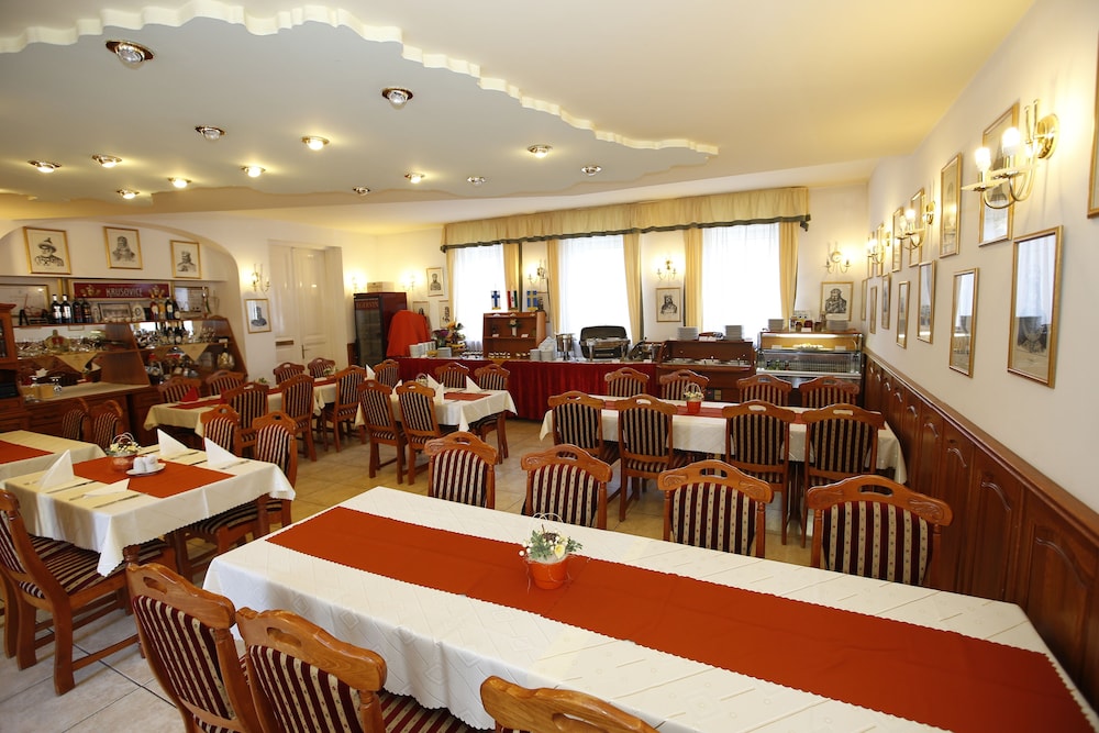 Hotel Korona Eger 59/66