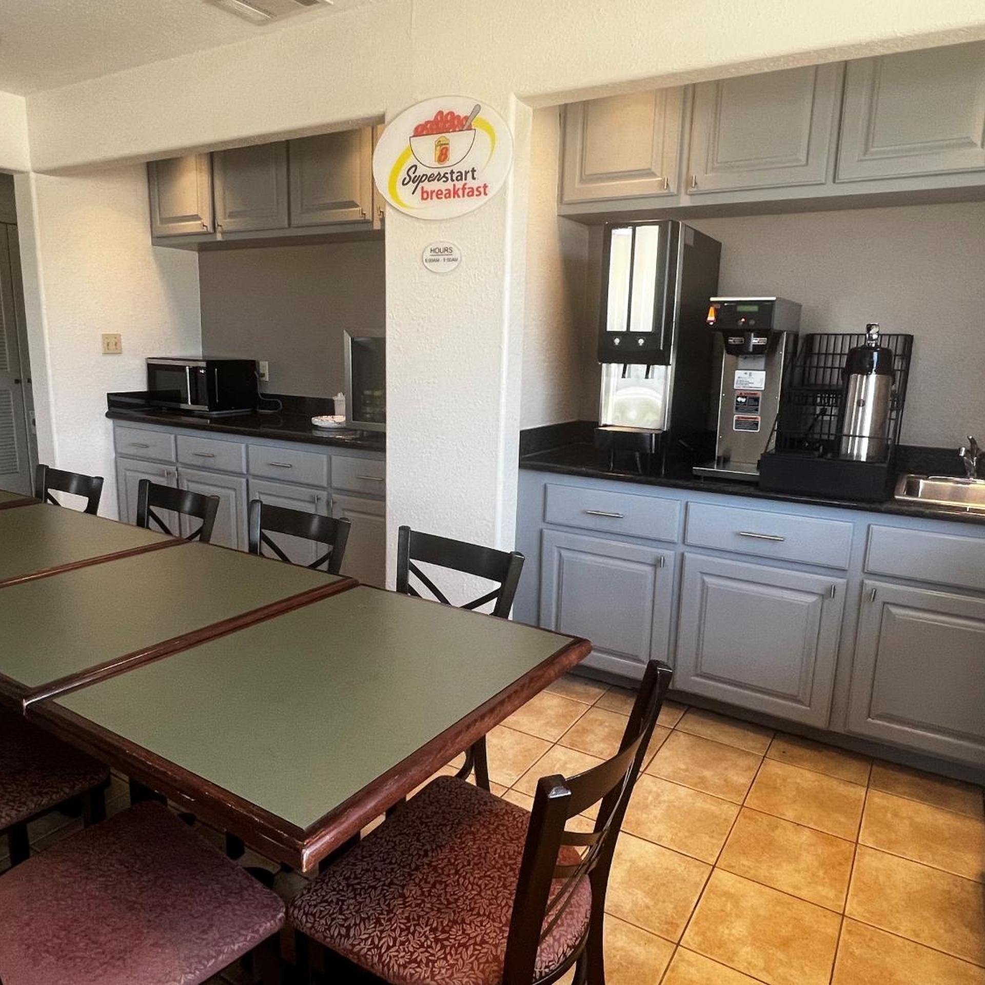 Hotel Baytown/I-10 37/56
