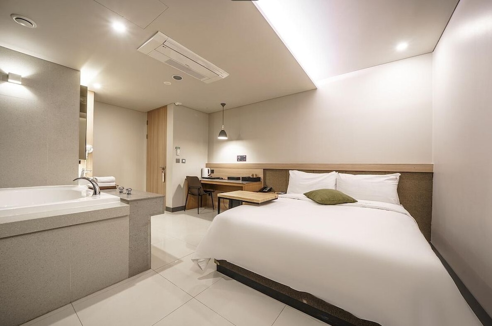 Vine Hotel 21/50