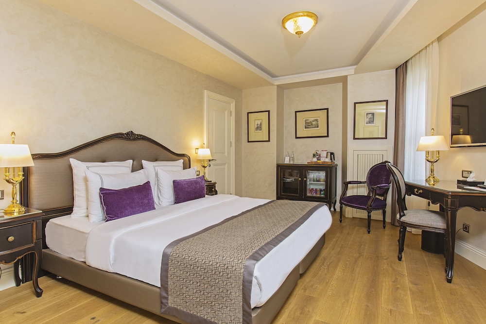 DELUXE, SUITE, QUEEN BED