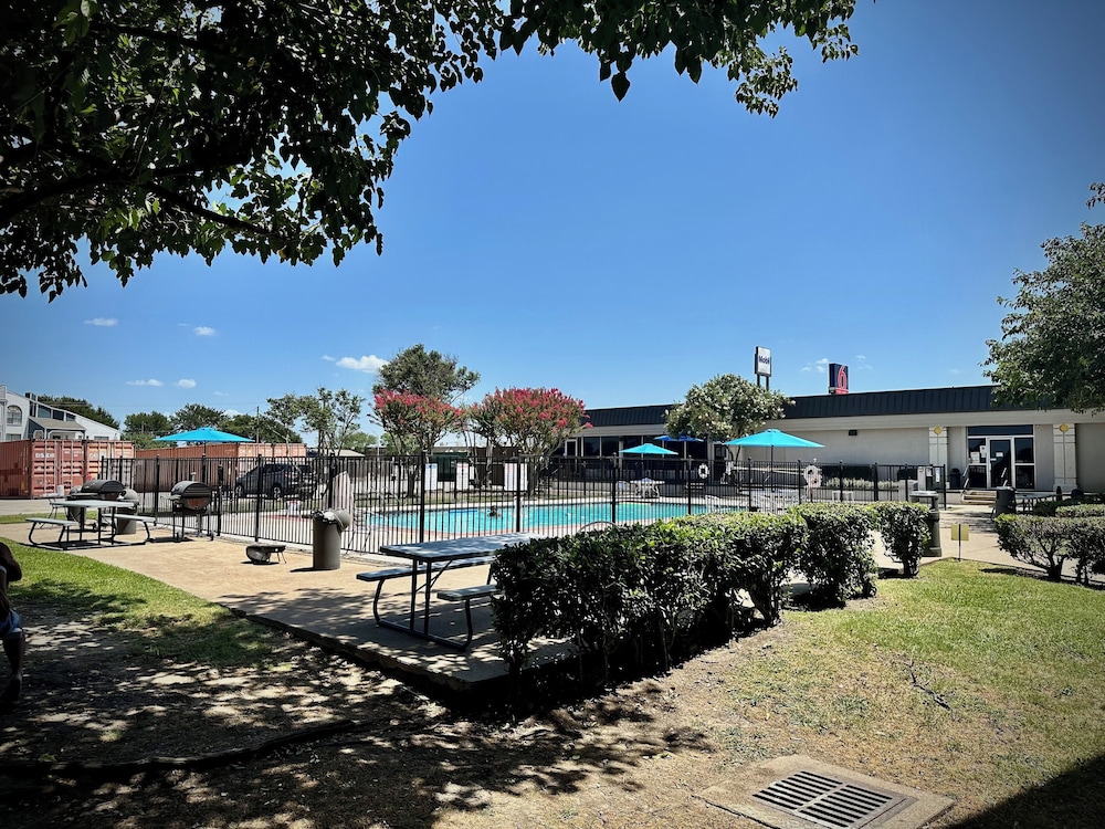 Studio6 Mesquite, TX – Town East 36/37