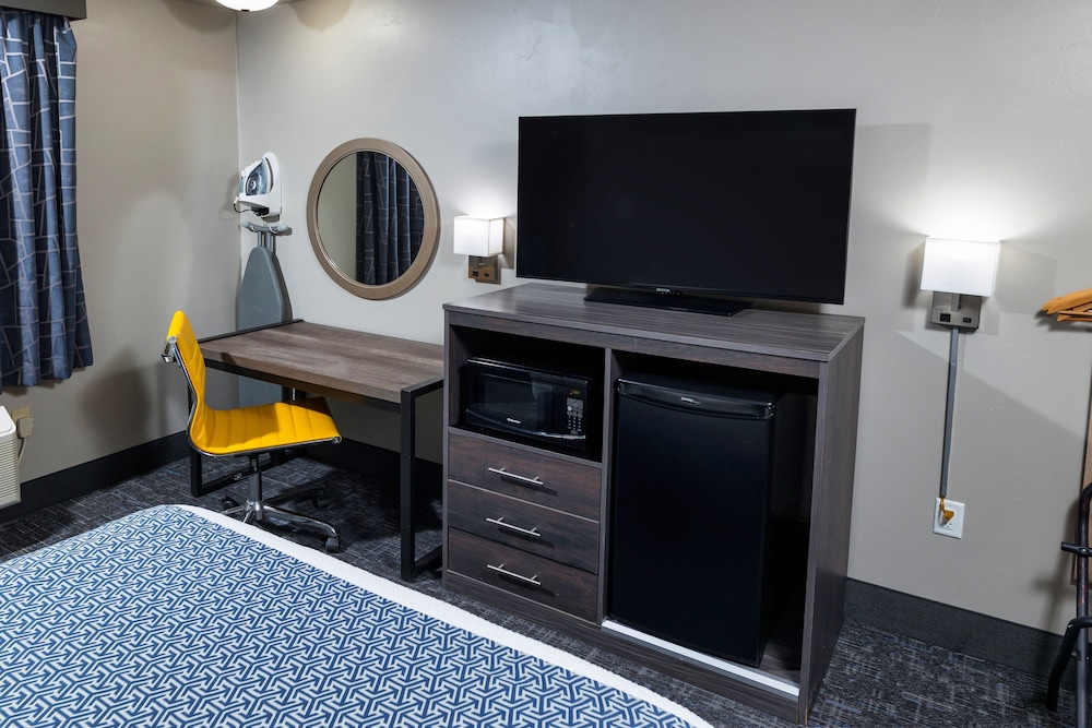 Hotel J Green Bay Formerly Airport Settle Inn 63/72