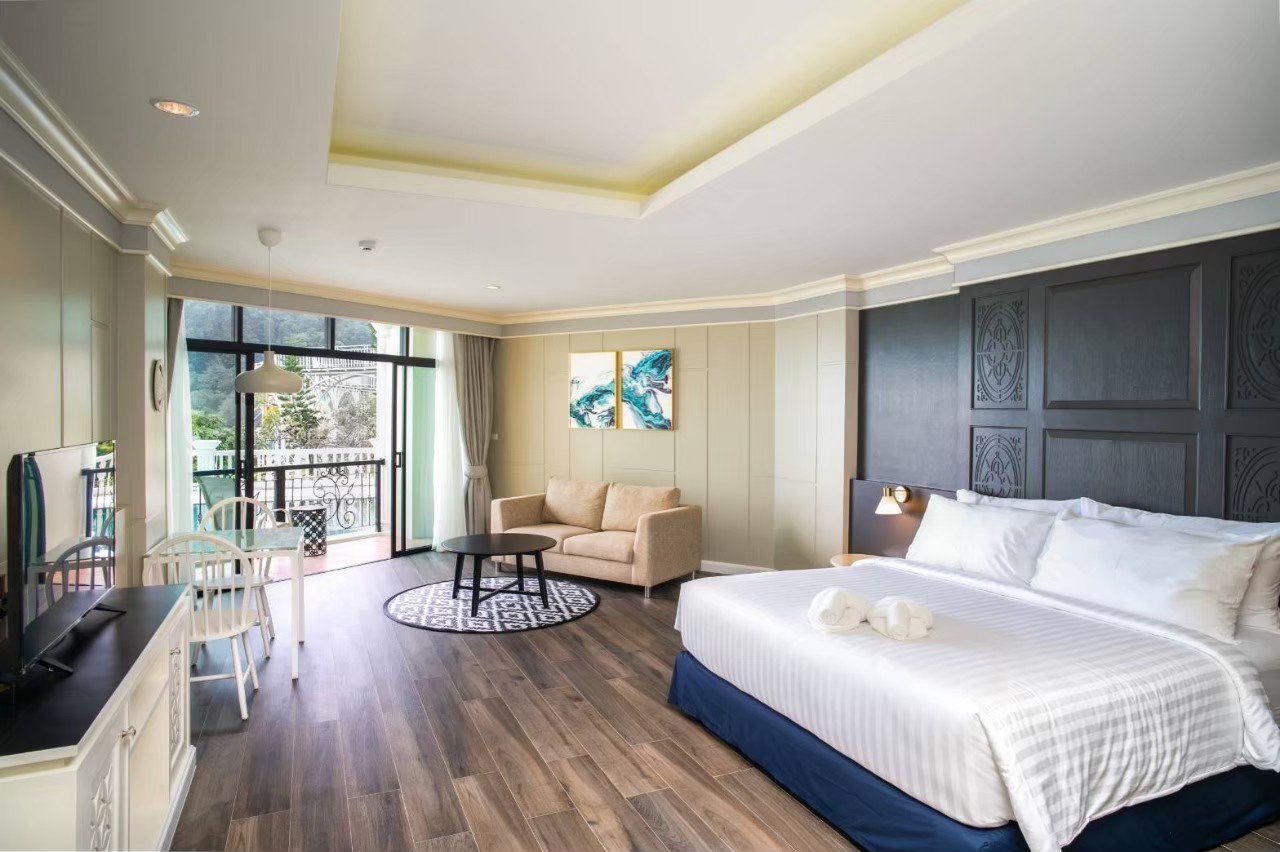 Room, Pool Access