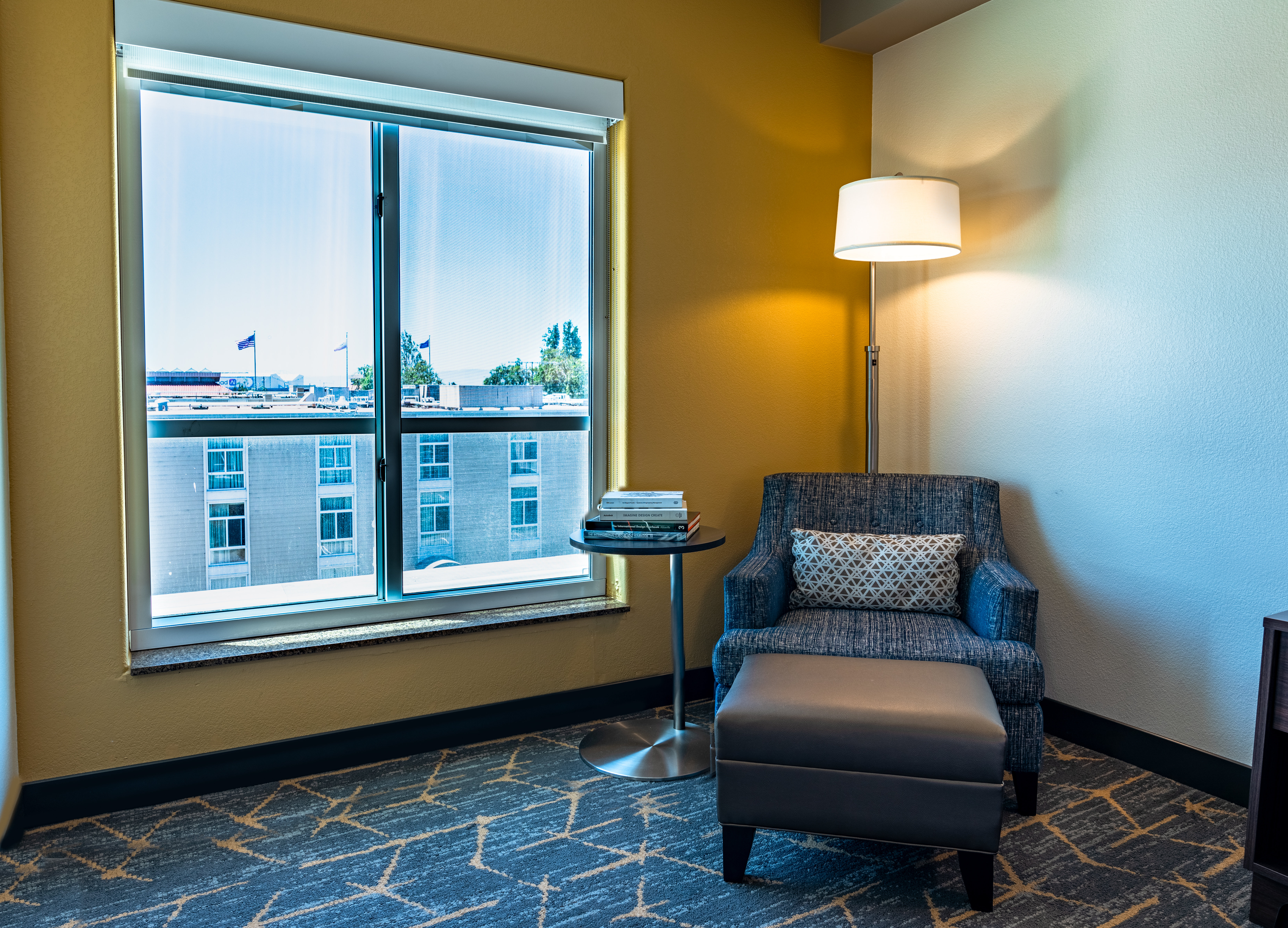 Holiday Inn Hotel Suites Oakland Airport 45/77