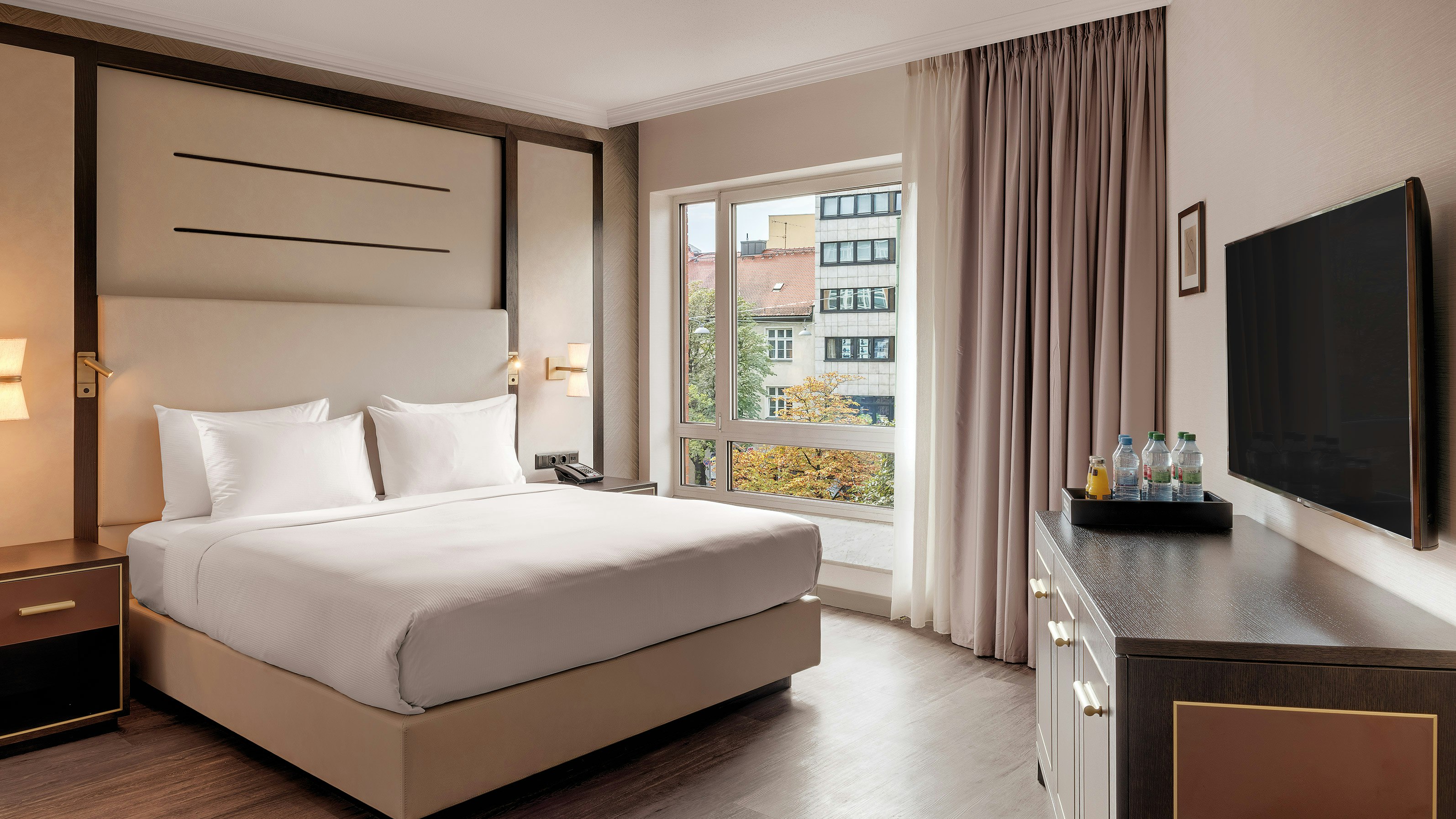 ROOM, KING BED, ACCESSIBLE