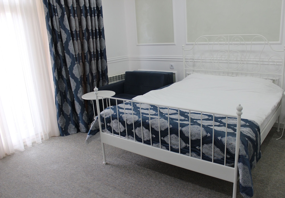 Two Seasons Boutique Hotel 25/50