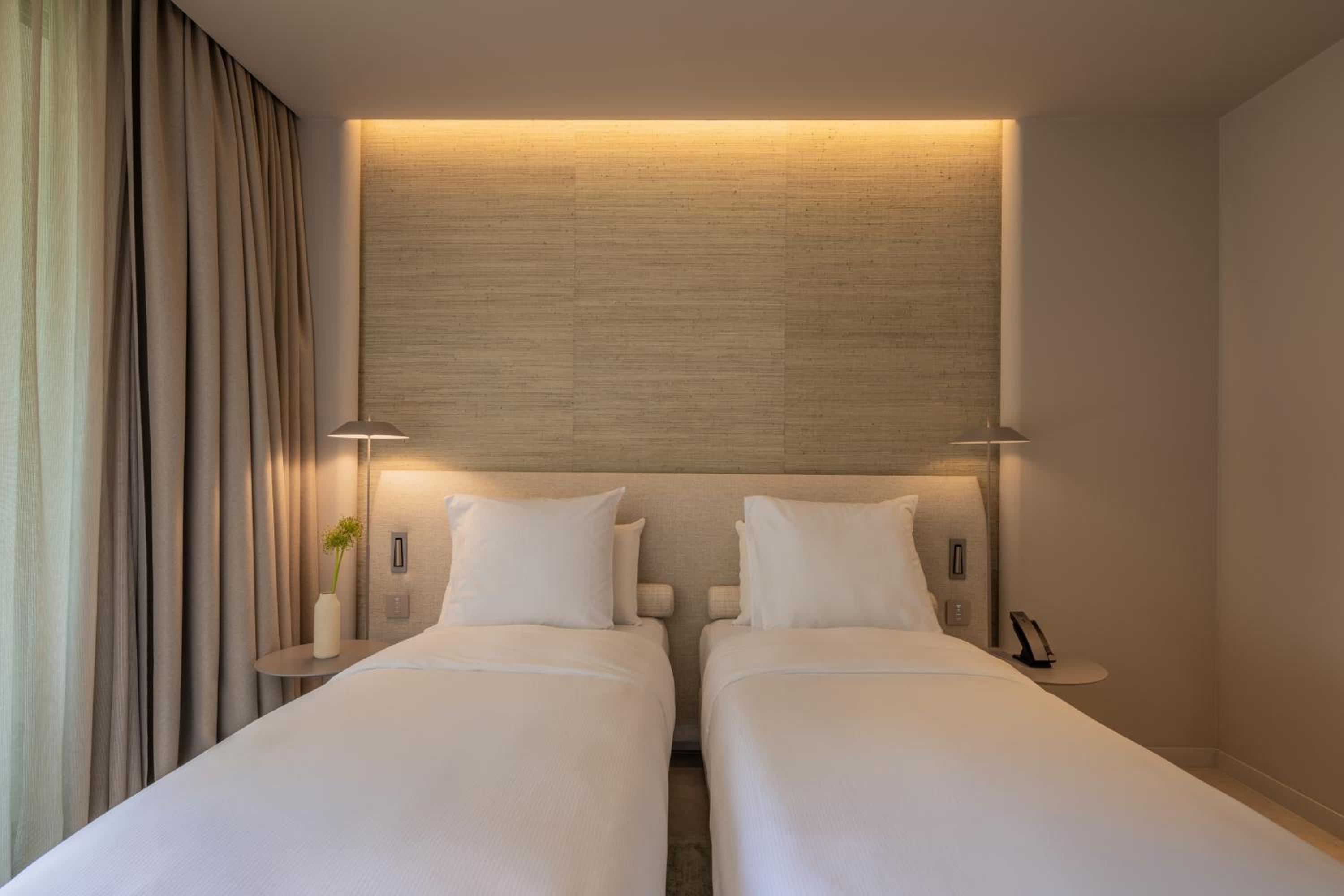 CLASSIC, TWIN BEDS