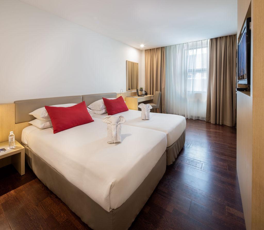 Hollywood, Superior, Twin Beds