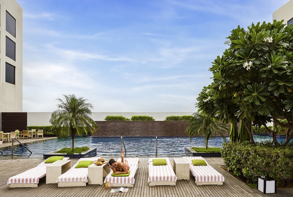 Novotel New Delhi Aerocity 61/64