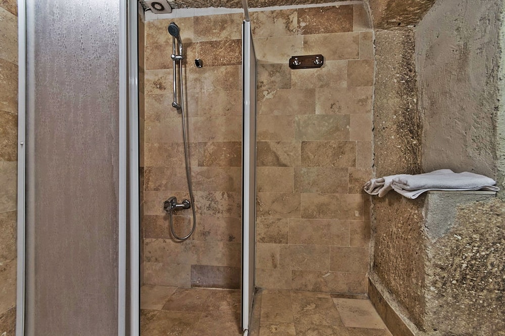Antique Terrace Suites 50/50